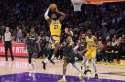 爱游戏APP洛杉矶湖人迎NBA季后赛关键赛，国际比赛日止住颓势，引发热议，纪律约束更严格的简单介绍