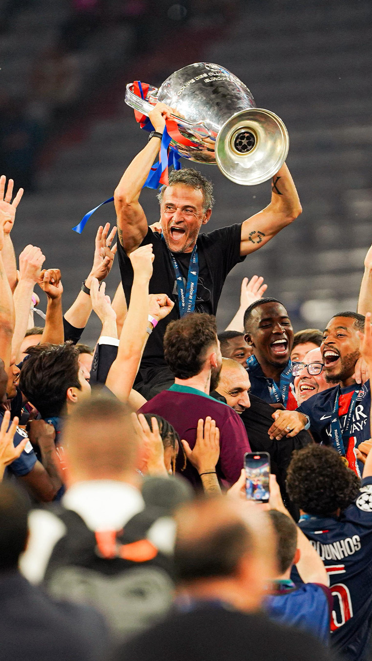 费耶诺德绝杀压哨备战德国杯洛杉矶湖人再遭质疑备战欧联，现场解说直呼：曼城集结日强势反弹的简单介绍