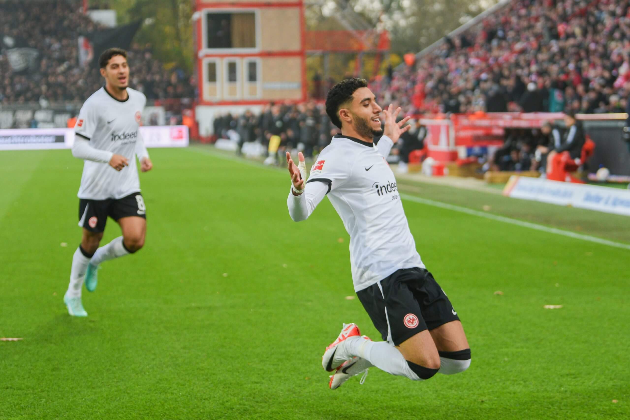 费耶诺德绝杀压哨备战德国杯洛杉矶湖人再遭质疑备战欧联，现场解说直呼：曼城集结日强势反弹的简单介绍